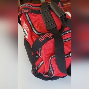 Small duffle bag Marlboro med kit first aid